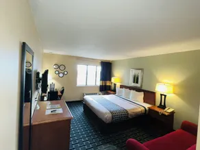 Hometown Inn & Suites - Rom
