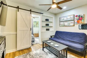 Close to Camden Clark: Central Parkersburg Condo - Interiör
