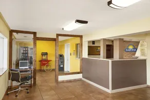 Days Inn by Wyndham Champaign/Urbana - Hall