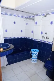 Hotel R.K. Regency - Bathroom