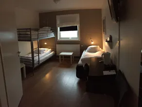 Hotel E-10 by First - Room