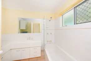 Sunbright 2/5 Petrel Street - Bathroom