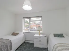 167 Leybourne Avenue - Værelse