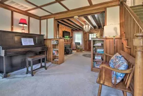 2 Mi to Lighthouse: Waterfront Home w/ Dock! - Intérieur