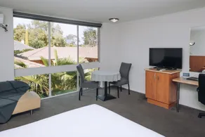 Best Western Chaffey Motor Inn - Room