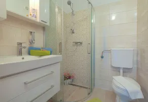 Luton Apartment Zadar Kozino Heating Pool & Jacuzzi - Badezimmer