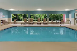 Holiday Inn Express Arrowood by IHG - Piscina