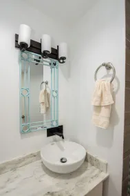La Casa de Paz Hotel - Bathroom