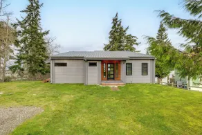 Water Views: Whidbey Island Hideaway w/ Deck - Interiör