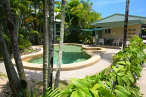 Coral Reef Apartments - Pool