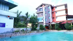 Hotel The Woodz - Piscina