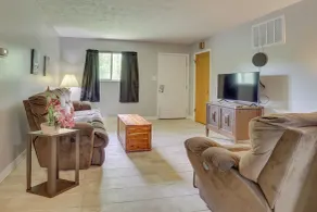 Cozy Youngstown Apartment w/ Central A/C + Heating - Intérieur