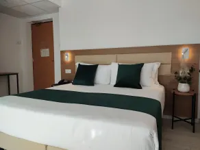 Massimi City Garden Hotel  - Zimmer