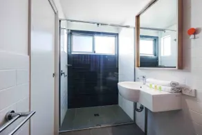 Sandbox Apartments - Bathroom