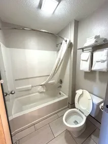 Days Inn by Wyndham St George - Salle de bain
