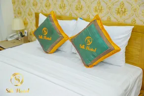 Silk Hotel near Tan Son Nhat Airport - Room
