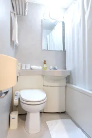Sun Palace Hotel - Bathroom