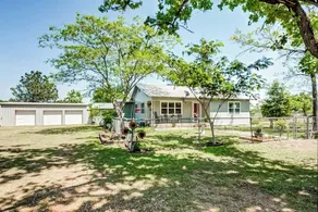 Fenced Yard! Peaceful Retreat in Smithville - Interior