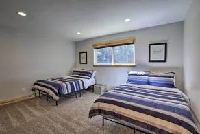 South Lake Tahoe Cabin ~ 7 Mi to Ski Resort! - Interior