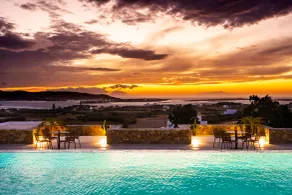 Kouros Blanc Resort & Suites - Piscine