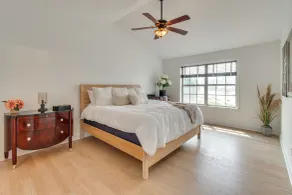 Prime Peoria Retreat w/ Deck & Fireplace! - Interiör