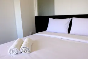 Homey 1BR Apartment at Gateway Ahmad Yani Cicadas By Travelio - Værelse