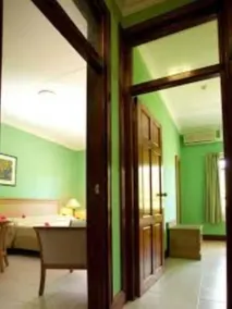 Gregoire's Apartment - Room
