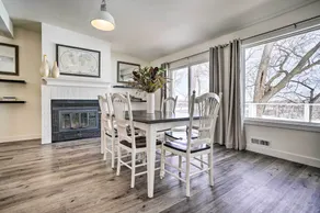 Cozy Plymouth Cottage w/ Medicine Lake View! - Innvendig
