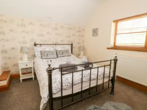 Ash Farm Cottage, CAERWYS - Habitación