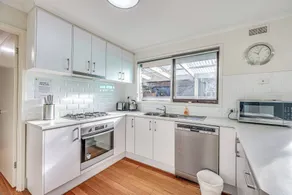 StayAU Newly Modern Comforts 3BRM Home Cranbourne - Eigene Kochnische