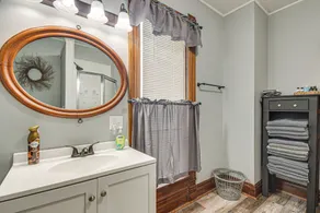 Countryside Biggsville Home w/ Yard, Dogs Welcome! - Intérieur