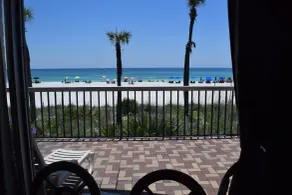 Days Inn by Wyndham Panama City Beach/Beachfront Resort  - Vue de la chambre