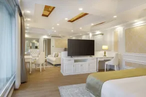 Pokhara Panorama Resort and Spa-Luxury Redefined - Chambre