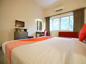 Capital O 15754 Mookkannoor Tourist Home - Chambre