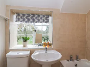 Little Lemhill Farm Cottage - Bathroom