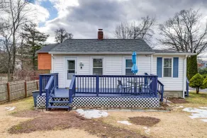 Wolcott Home w/ Deck: Near Connecticut Attractions - Interior