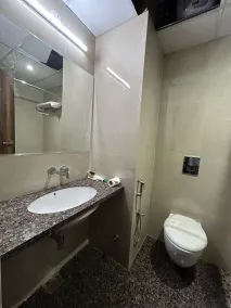 Shiv Kedar Hotel - Bathroom
