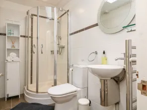 Wood Cottage - Bathroom