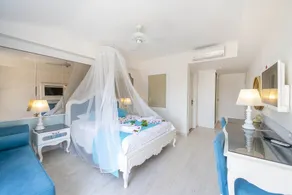 Montebello Deluxe Hotel - Room