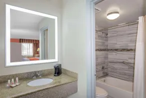Howard Johnson by Wyndham Vero Beach/I-95 - Chambre