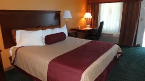 Cloverdale Wine Country Inn & Suites - Room