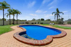 Comfort Inn & Suites Riverland - Pool