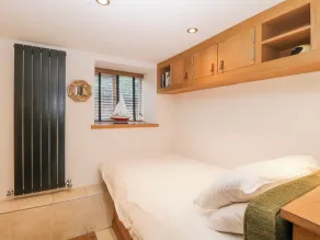 Gillyweed - Room