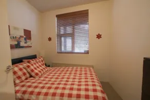 Beehive 18 - Rum