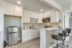 End Unit w/ Clear Lake Access in Norcal! - Interiör
