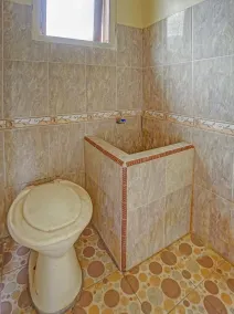 OYO Life 90321 Ken Ken Villa - Baño