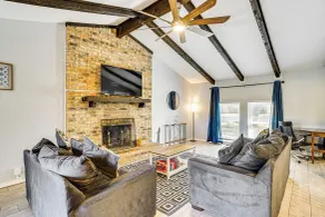 Pool, Game Room, Fast WiFi, 25 mile biking trail - Interior