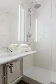 Hôtel Kyriad Paris Sud - Porte d'Ivry - Salle de bain