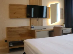 Isnova Hotel Airport - Zimmer