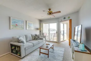 Bayfront Condo w/ Sunset Views! Walk to Beach - Innvendig